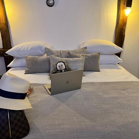 Tamarin & Capucin Suite Balneo Aubagne Exterior foto