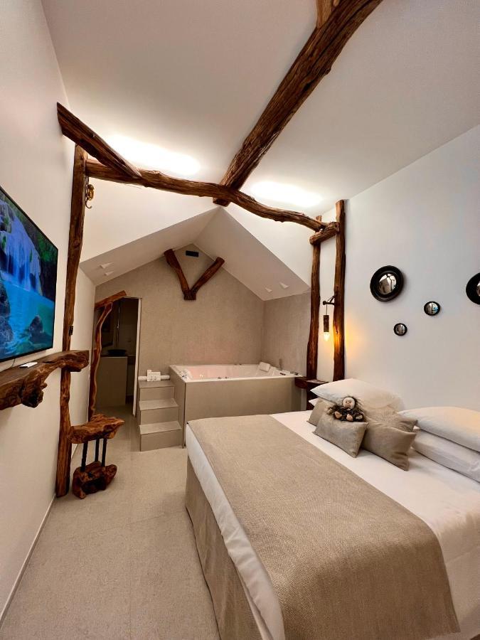 Tamarin & Capucin Suite Balneo Aubagne Exterior foto